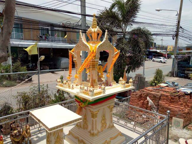 ศาลพระพรหม14นิ้วมีจาน