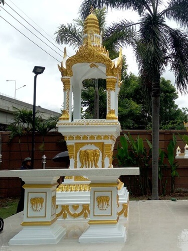 ศาลพระพรหม16นิ้ว